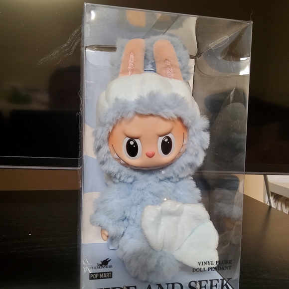 Hide & Seek -- POPMART SINGAPORE Exclusive LABUBU -- 100% AUTHENTIC - Picture 1 of 3